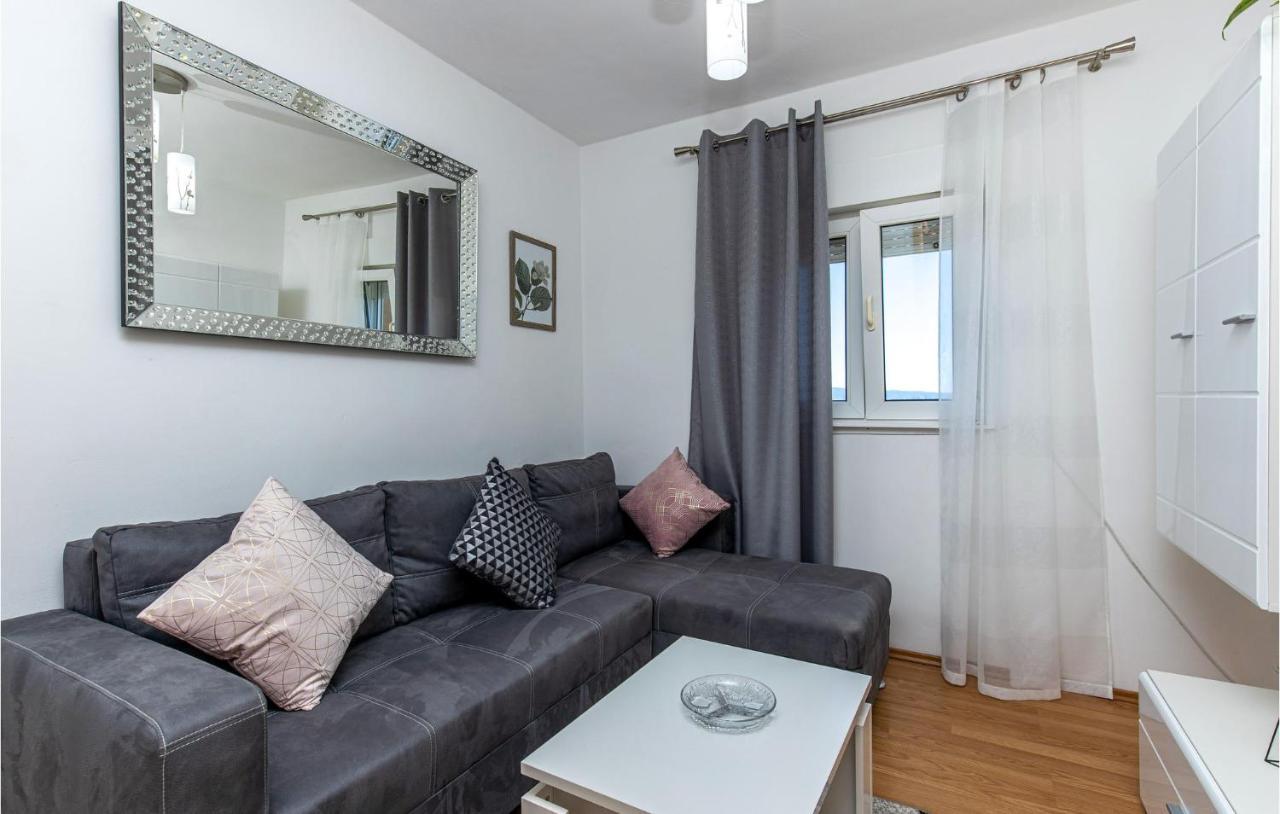 Amazing Apartment In Kostrena With 1 Bedrooms And Wifi 外观 照片