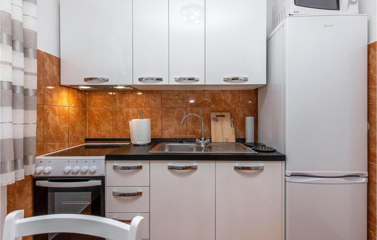 Amazing Apartment In Kostrena With 1 Bedrooms And Wifi 外观 照片